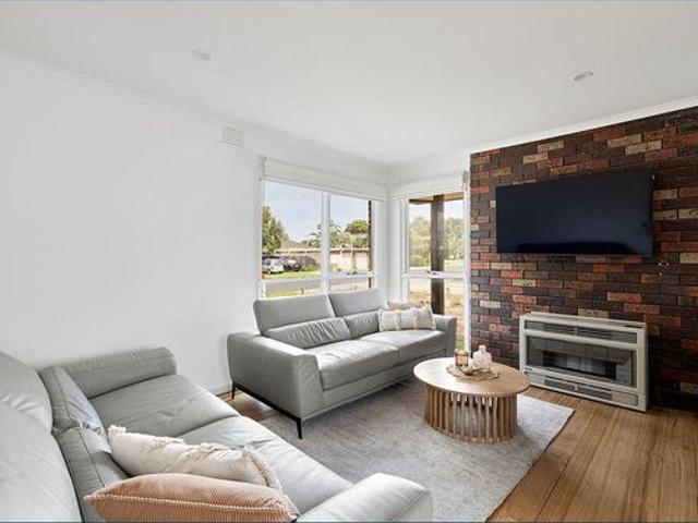 Charming Coastal Living in Capel Sound