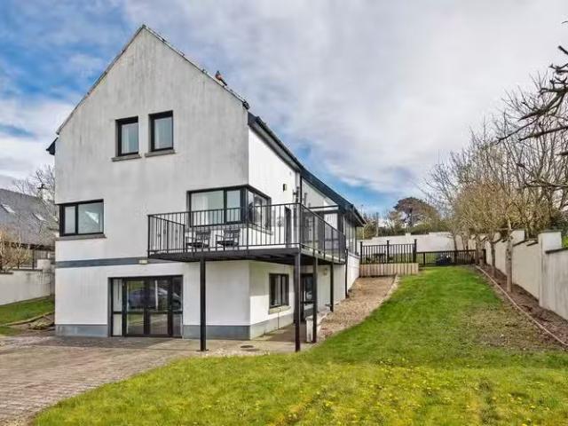 6 Na Cithre Gaoithe, Ring, Ringville, Co. Waterford is for rent