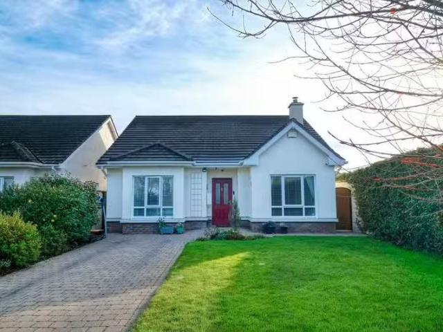 6 Oaklands Grove, Ballinalee Road, Longford, N39E8E8 is for sale