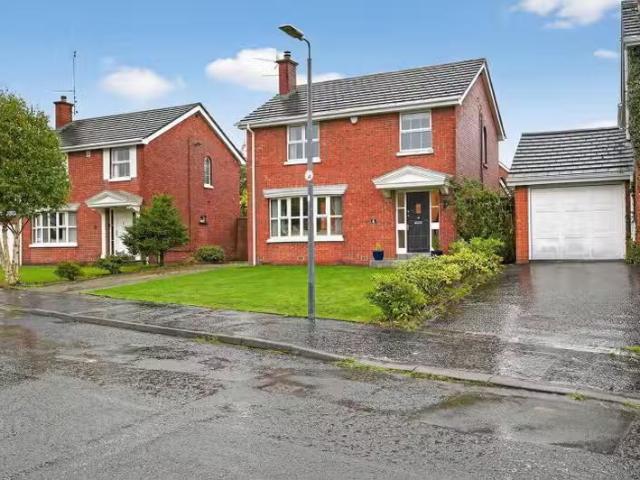 6 Oakwood Park