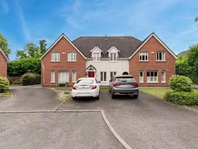 6 Old Dundonald Mews