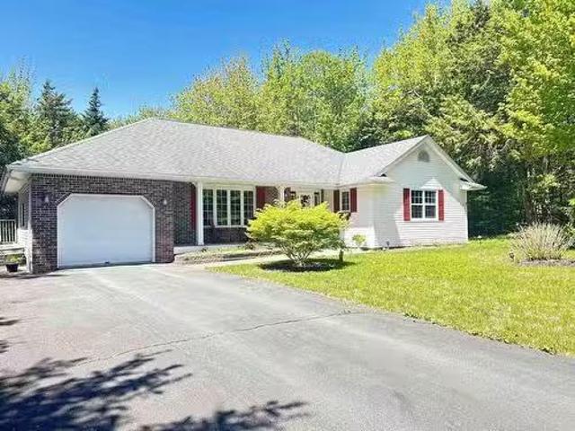 6 Ainsley Court, Fall River, NS, B2T 1E7 house for sale Lis.