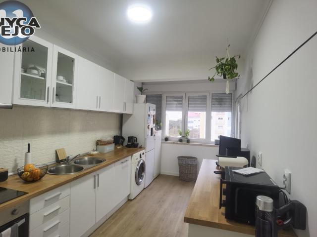 6.º Andar | 85 m2 | Varanda 10 m2 | Vista Desafogada | 2 Elevadores