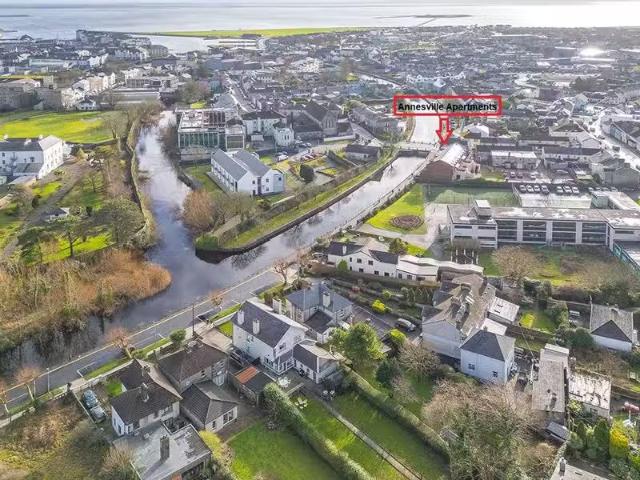 6 Annesville Apartments, Presentation Road, Galway City, H91 E.