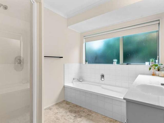 6 Araminta Place, Beachlands, Manukau City