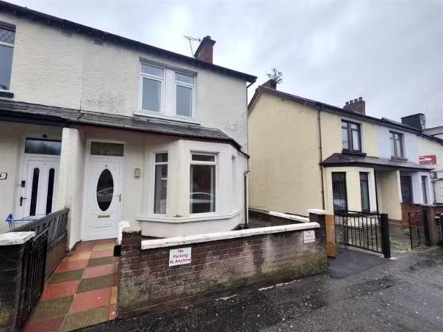 6 Ballygomartin Road