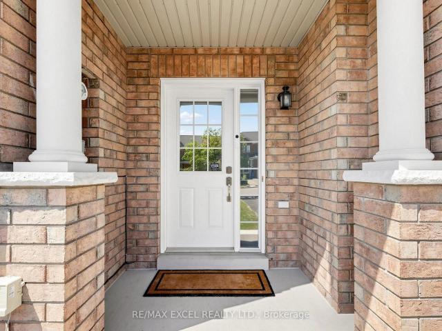 6 Barr Crescent, Aurora | 3Beds/3Bath, Townhouse, $888,000 | Condos. Ca