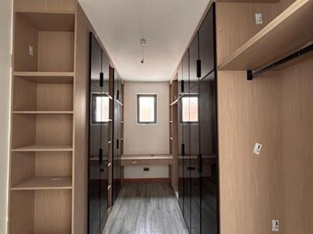 6 Bed Townhouse with En Suite in Lavington