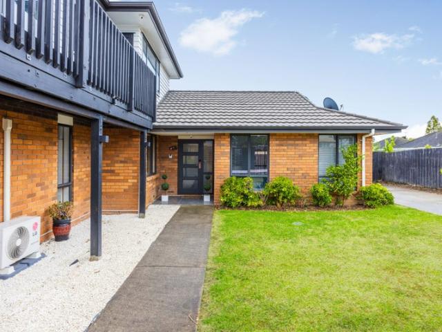 6 BED FAMILY HOME