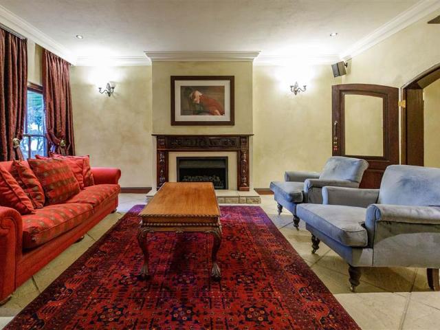 6 Bed House in Eagle Canyon Golf Estate