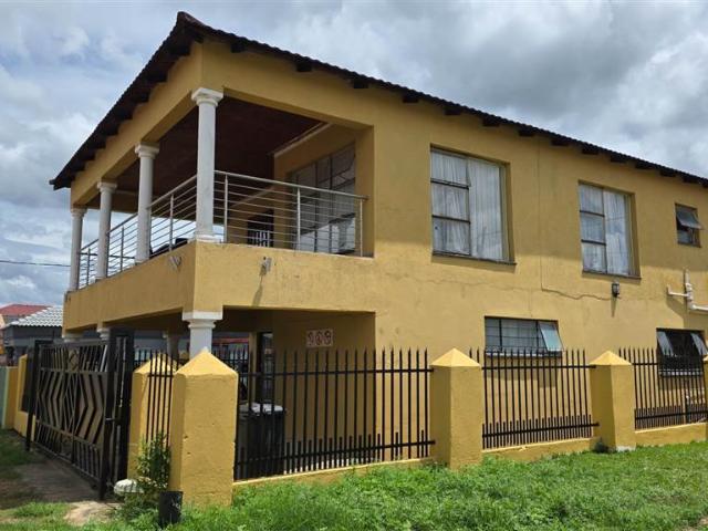 6 Bed House in Karino
