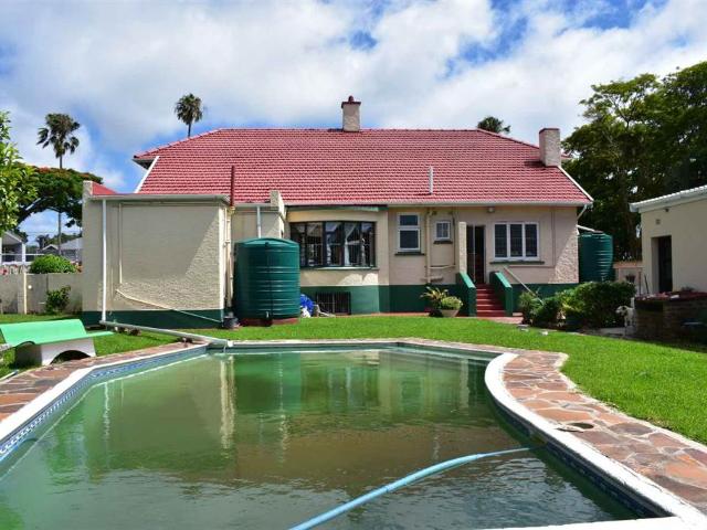 6 Bed House in Selborne