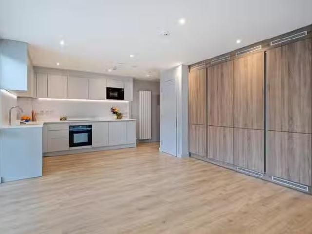 6 Bed Premium Ensuite