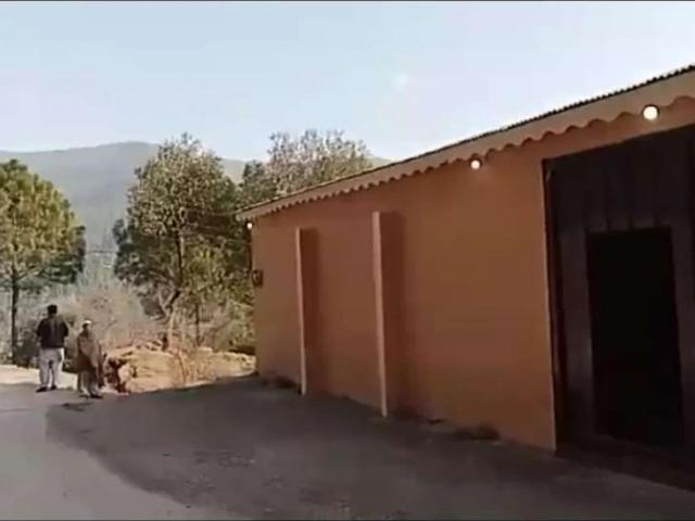 6 bed room with attached bathrooms, 4 to 5 car parking area, 2 kitchen Murree ID 55023