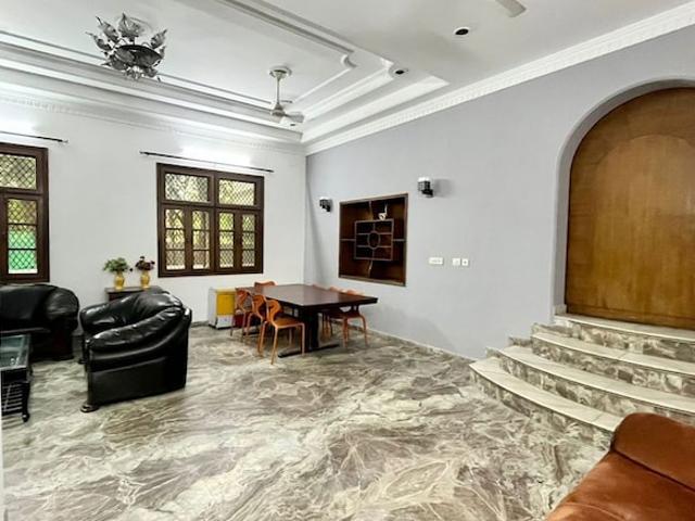 6+ Bedroom 14000 Sq.Ft. Independent House in Sector 33 Noida Listing ID: #10346