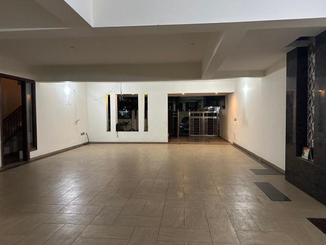 6+ Bedroom 200 Sq.Mt. Villa in Sector 53 Noida Listing ID: #10014