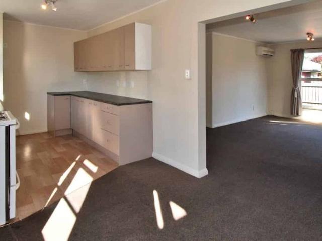 6 Bedroom, 2 bathroom hoome, with a secure double garage