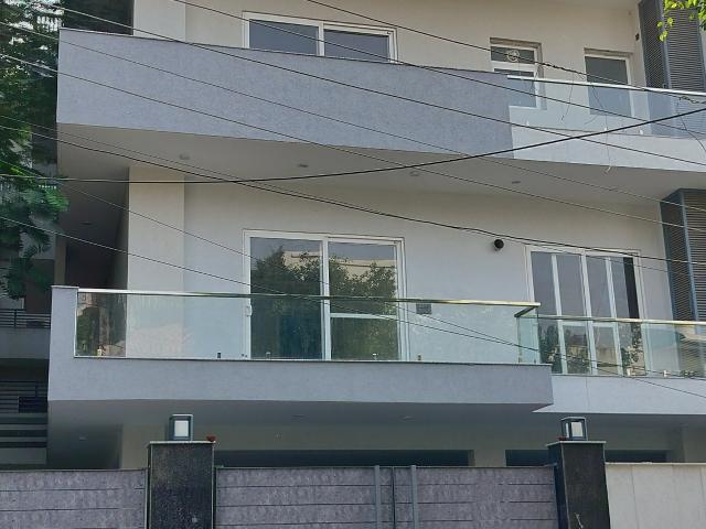 6+ Bedroom 309 Sq.Mt. Independent House in Sector 39 Noida Listing ID: #10002