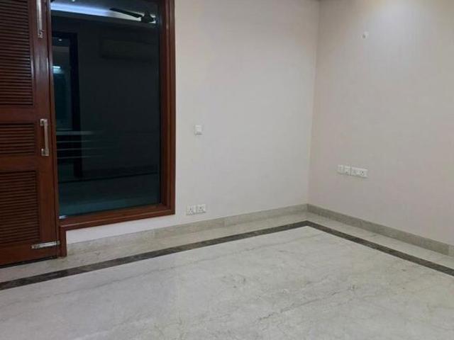 6+ Bedroom 300 Sq.Mt. Builder Floor in Sector 31 Noida Listing ID: #10330