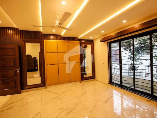 6 Bedroom 666SY House For Sale In F7