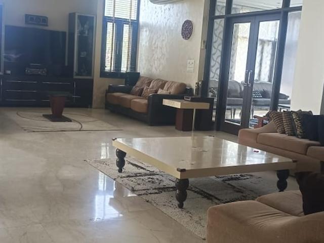 6 Bedroom 850 Sq.Yd. Villa in Sainik Farm Delhi Listing ID: #9189