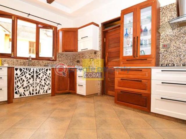 6 Bedroom Ambassadorial House With Pool On Half Acre In Ridgeways