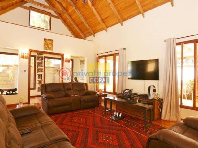6 Bedroom Ambassadorial House With Pool On Half Acre In Ridgeways