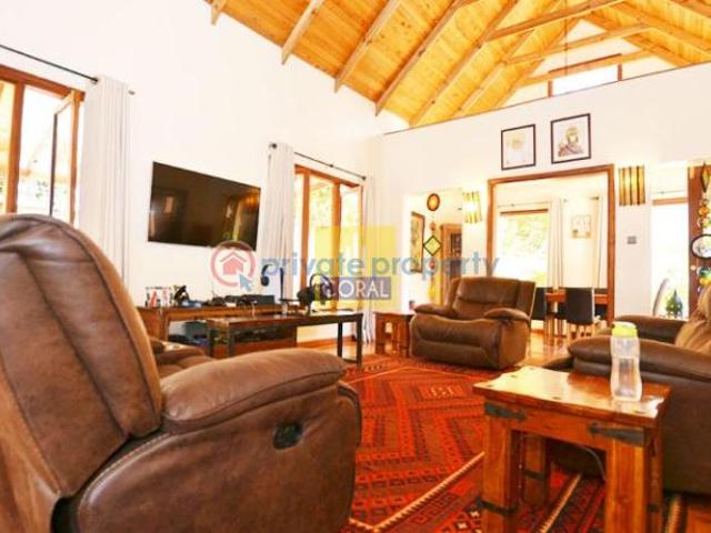 6 Bedroom Ambassadorial House With Pool On Half Acre In Ridgeways