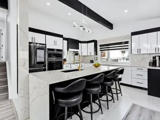 6 Bedroom Apartment Calgary AB 104824511