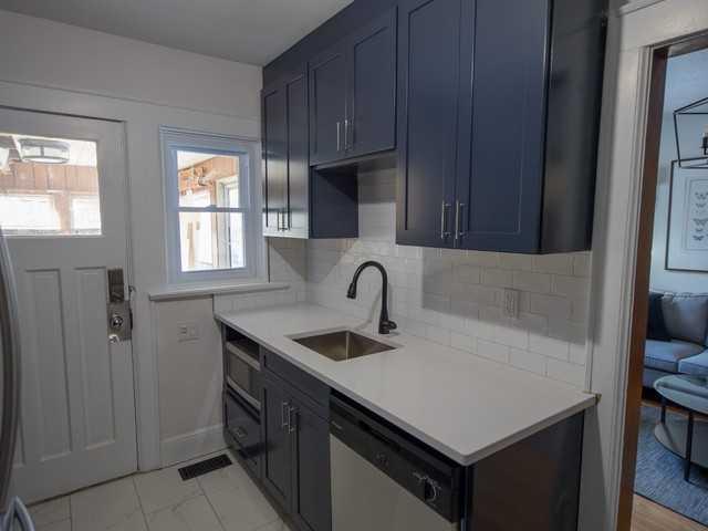 6 Bedroom Apartment for Rent at 858 Bronson Ave, Ottawa, ON K1S 4G7 The Glebe