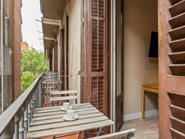 6 bedroom apartment for rent in El Raval, couples allowed