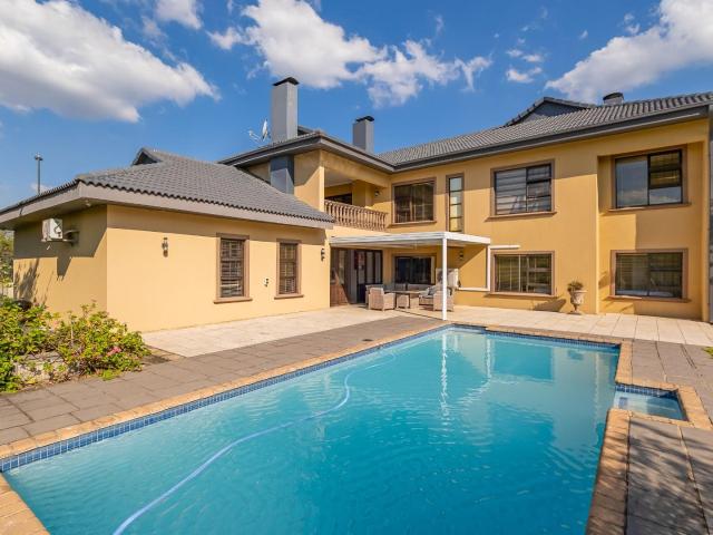 6 Bedroom Apartment in Bryanston