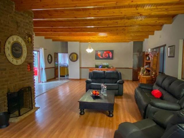 6 Bedroom family home up for grabs in Modimolle