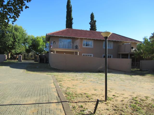 6 Bedroom Flat For Sale in Dagbreek
