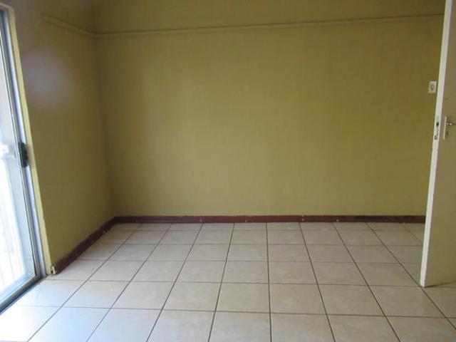 6 Bedroom Flat in Dagbreek