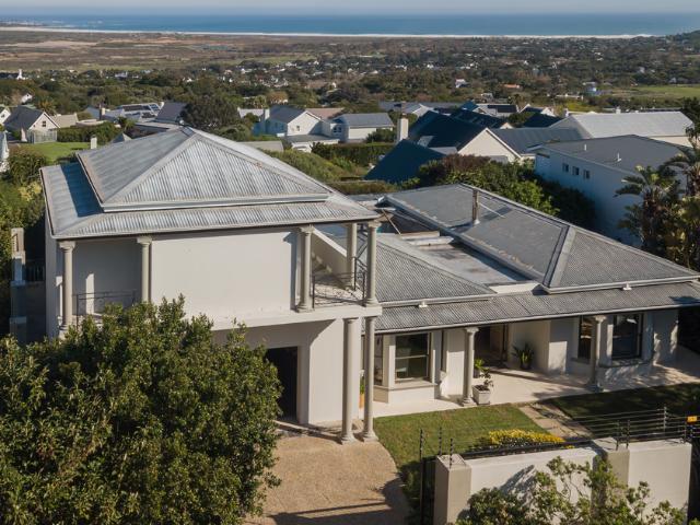 6 Bedroom Freehold For Sale in Belvedere