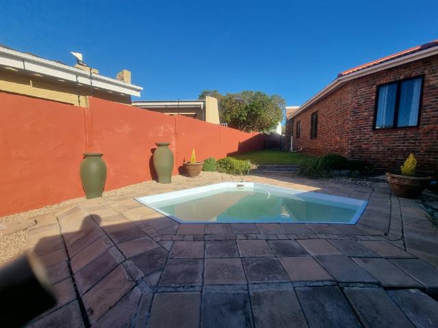 6 Bedroom Freestanding For Sale in Heiderand