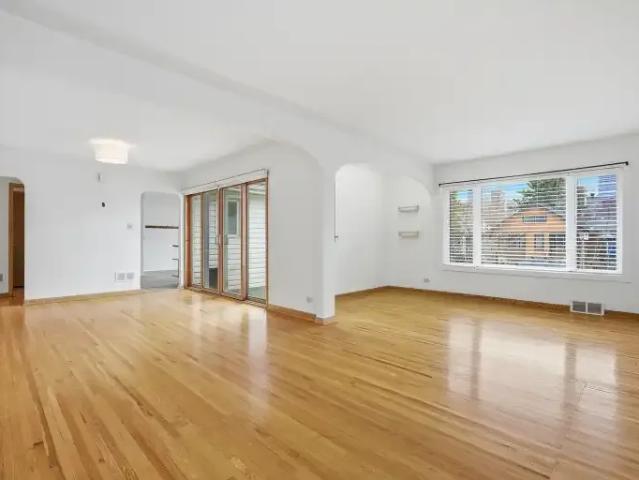 6 Bedroom House Calgary AB 104224396