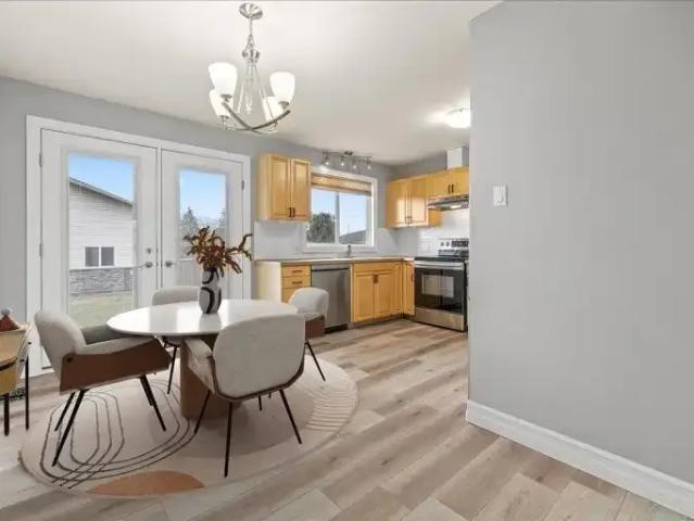 6 Bedroom House Edmonton AB 104434150