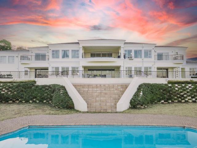 6 Bedroom House For Sale in Cornwall Hill