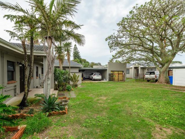 6 Bedroom House For Sale in Charlo