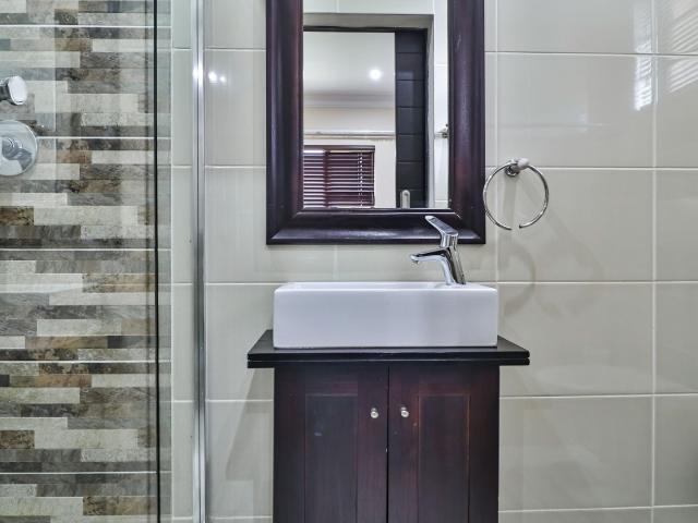6 Bedroom House For Sale in Cleland