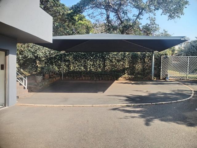 6 Bedroom House For Sale in Amanzimtoti