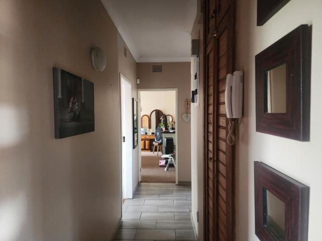 6 Bedroom House For Sale in Adamayview