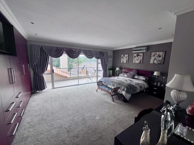 6 Bedroom House For Sale in Alberante