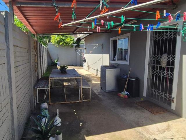 6 Bedroom house for sale in Avoca, Durban