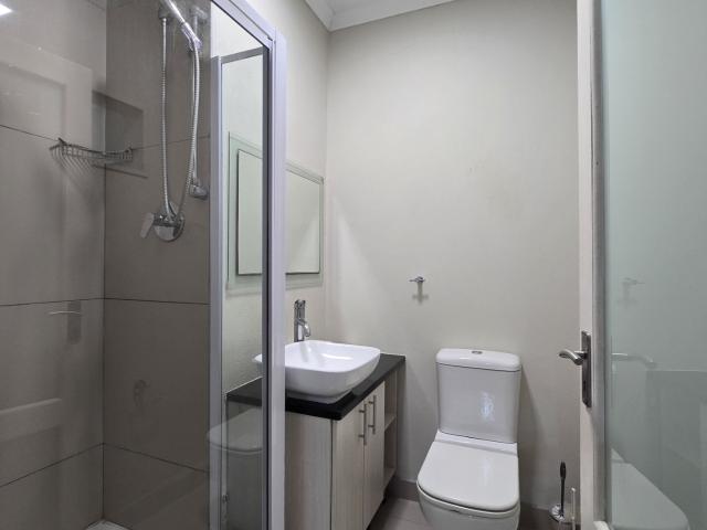 6 Bedroom House For Sale in Bonza Bay