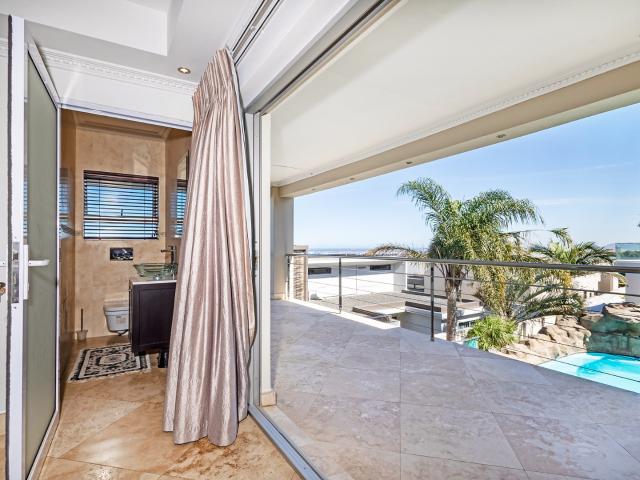 6 Bedroom House For Sale in Baronetcy Estate