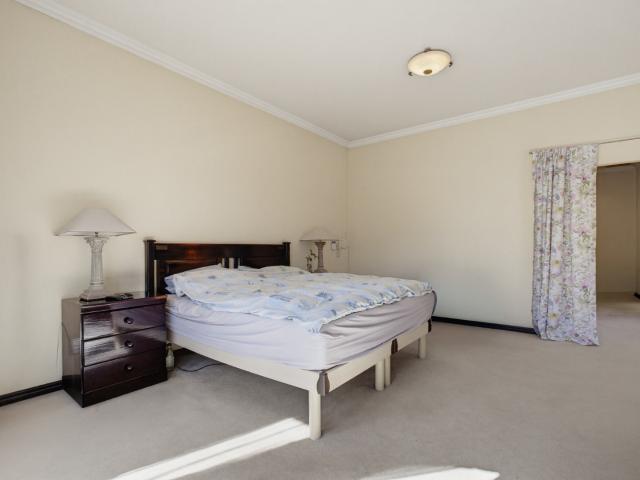 6 Bedroom House For Sale in Beverley