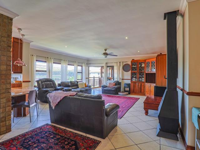 6 Bedroom House For Sale in Birdwood Estate
